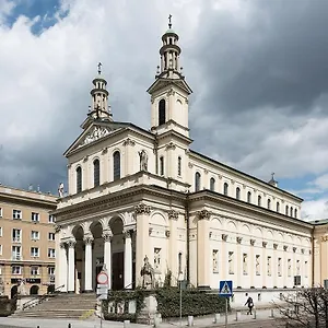 Rondo Onz Metro, Krochmalna 32a Street Warszawa